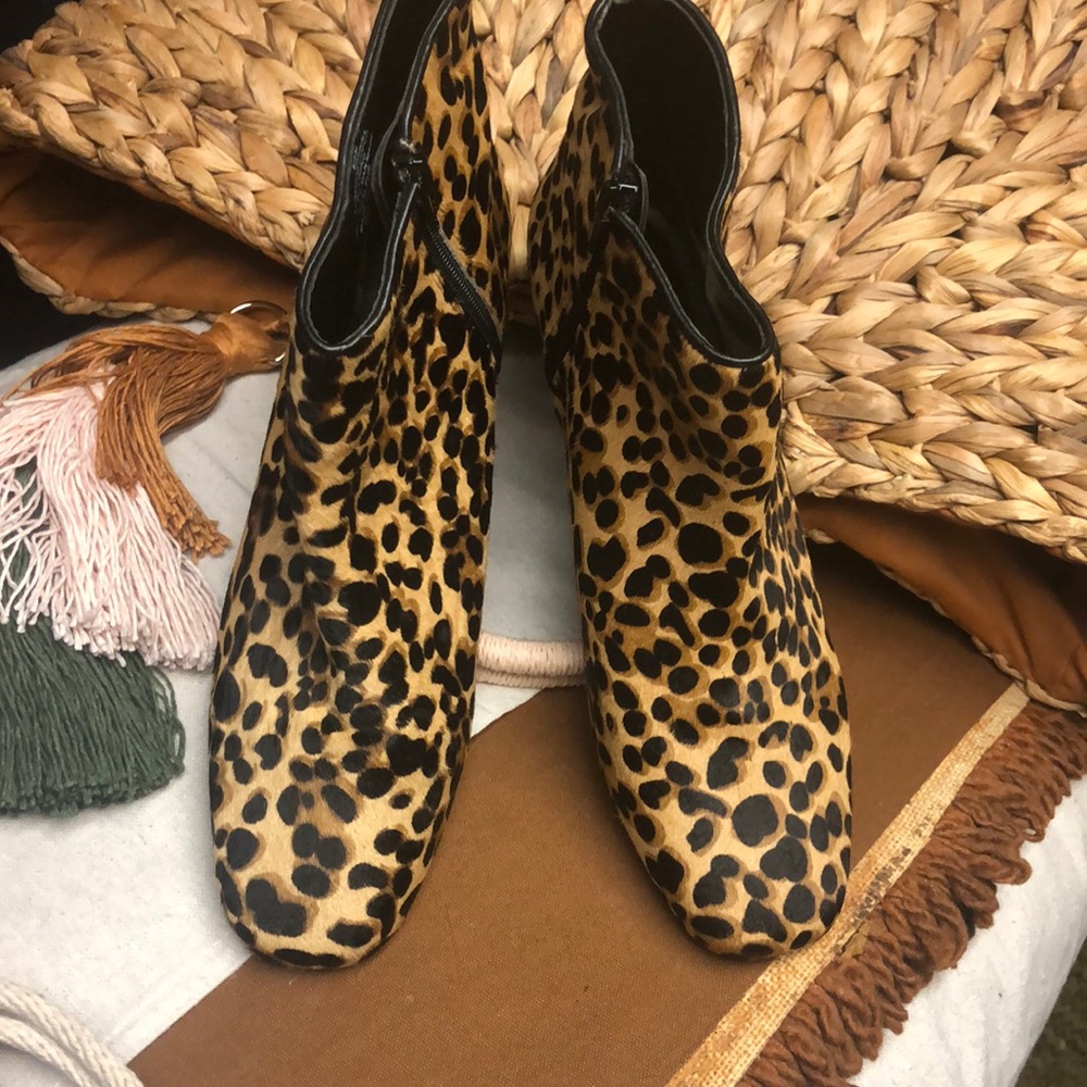 Nine West Calf Hair Leather Mod Style Booties 9.5 New Never Worn Leopard Print